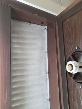 Sarne metalliliuska suodatinkankaan kiinnittämiseen magneeteilla